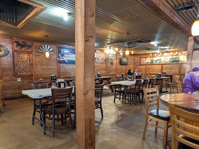 Texas D Willies Smokehouse interior